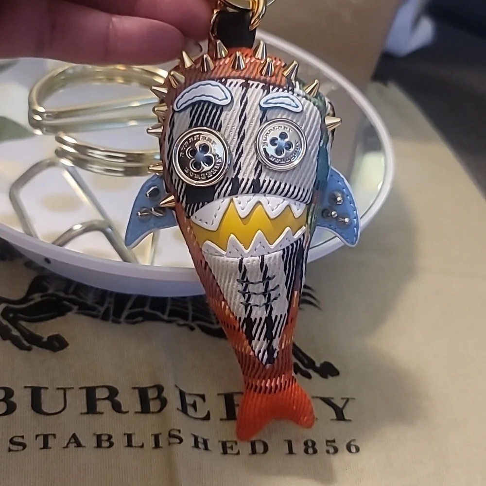 🦈💙BURBERRY Shark Charm💙🦈